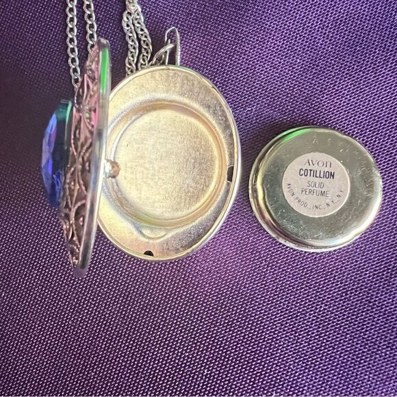 Vintage Jeweled Avon Solid Perfume Locket Necklace *Still Has Perfume!!! - Picture 9 of 10